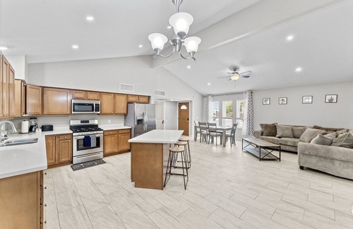 Sierra Vista Casa | Stylish & Modern Sierra Vista Getaway with Pool!