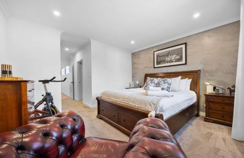 Mount Lawley Casa | Stylish Mount Lawley Retreat Walk to Beaufort Street
