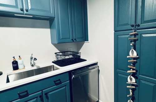 Otis Apartamento | Stylish Newly Renovated 2-Bedroom Apartment Steps from Otis Reservoir
