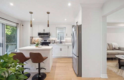 Aurora Casa | Stylish newly Renovated 3BR Home-Perfect Family Location