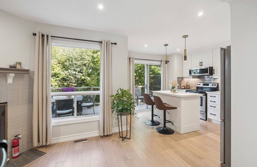 Aurora Casa | Stylish newly Renovated 3BR Home-Perfect Family Location