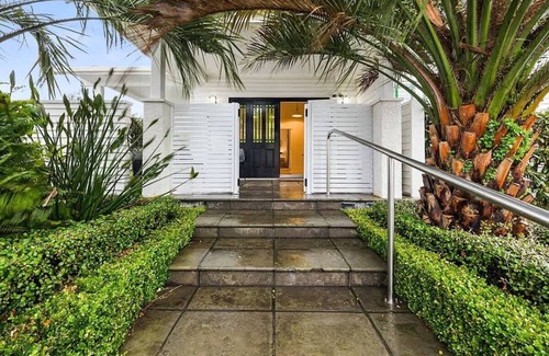 Rewa Apartamento | Stylish One-Bedroom Retreat in New Plymouth