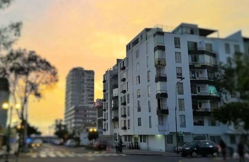 Santa Cruz Apartamento | Stylish Peruvian Corner Apt in Miraflores