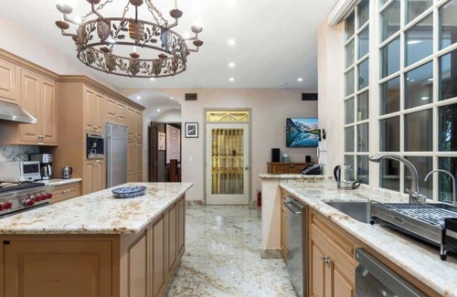 Bel Air Villa | Stylish, Private Mediterranean Bel Air View Estate