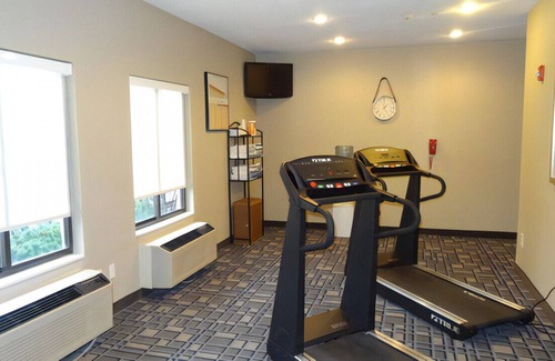 Bonner Springs Casa | Stylish Queen Room for Your Family! W/ Indoor