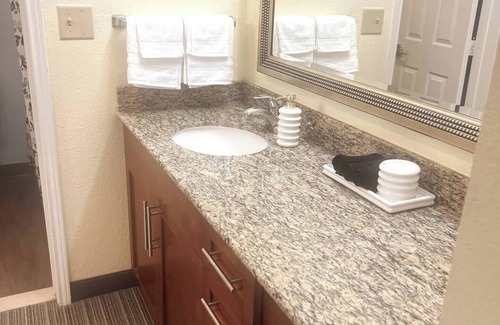 Houston Casa | Stylish Retreat Clearlake NASA Houston, Texas. Minutes from Johnson Space Center