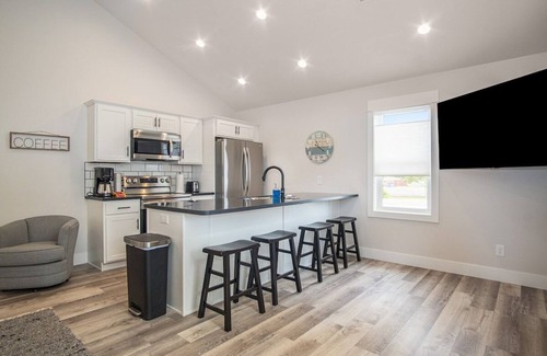 Nelson Casa | Stylish Retreat Steps from the Downtown