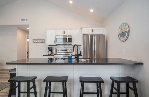 Nelson Casa | Stylish Retreat Steps from the Downtown