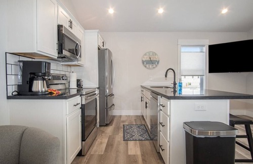 Nelson Casa | Stylish Retreat Steps from the Downtown