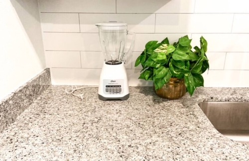 Five Points Apartamento | Stylish Riverside Condo Near Five Points