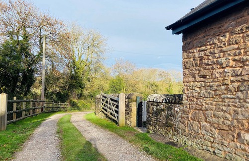 Monmouth Apartamento | Stylish, Rural Apartment With Amazing Views