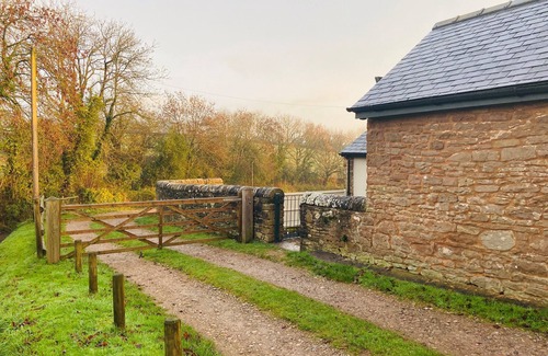 Monmouth Apartamento | Stylish, Rural Apartment With Amazing Views