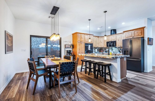 Sunridge Estates Casa | Stylish Santa Fe Escape New Home by Lake, River & Casinos!