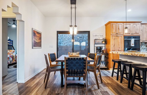 Sunridge Estates Casa | Stylish Santa Fe Escape New Home by Lake, River & Casinos!
