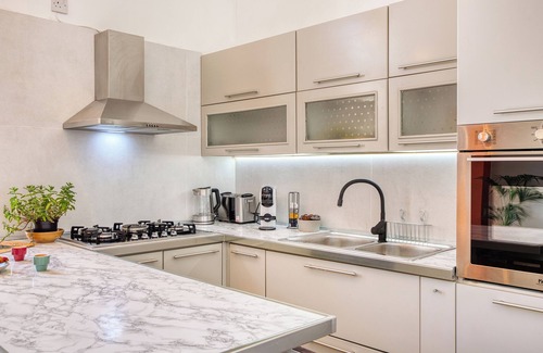 Sliema Apartamento | Stylish Sliema apt with rooftop, sea & Valletta views – central yet peaceful.