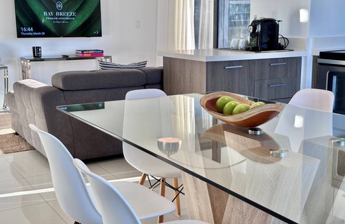 Bay Harbor Islands Apartamento | Stylish, Spacious 1BR Penthouse w/ Balcony + Daily Housekeeping