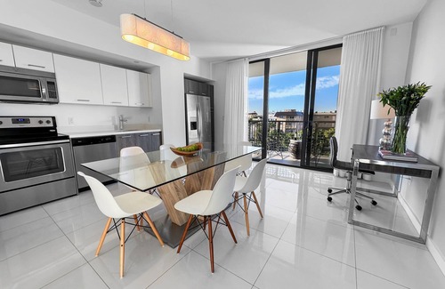 Bay Harbor Islands Apartamento | Stylish, Spacious 1BR Penthouse w/ Balcony + Daily Housekeeping