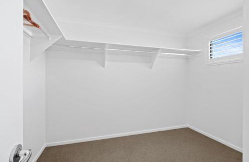 Spring Mountain Apartamento | Stylish & Spacious 3BR 2BA Home in Spring Mountain M28