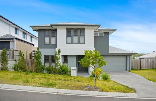 Spring Mountain Apartamento | Stylish & Spacious 3BR 2BA Home in Spring Mountain M28