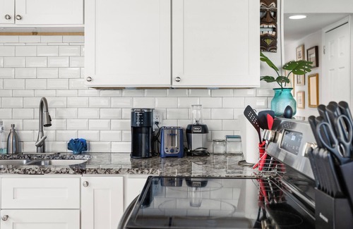 St. Petersburg - Clearwater Casa | Stylish St. Pete 3 Bed, 2 Bath- Fire Pit, Outdoor Patio/TV & Near Beach + Dtwn