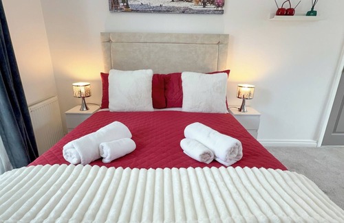 Manchester Casa | Stylish Stay on St Mary’s Road- 4-bedroom house in lovely Manchester with WiFi
