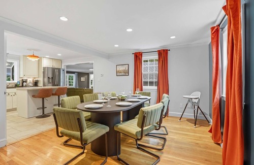 Stoneham Casa | Stylish Stoneham Getaway Playground Game Room