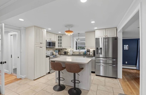 Stoneham Casa | Stylish Stoneham Getaway Playground Game Room