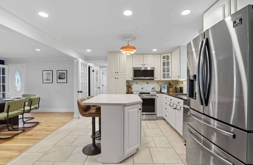 Stoneham Casa | Stylish Stoneham Getaway Playground Game Room