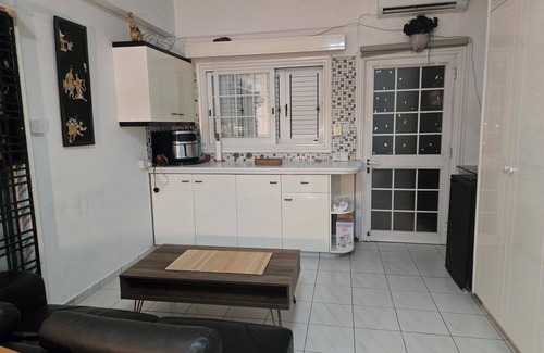 Egkomi Apartamento | Stylish studio flat with outdoor 5 min to everything in engomi