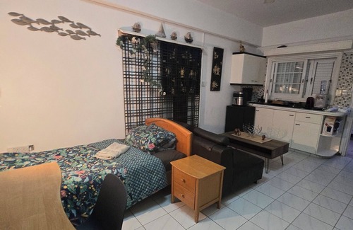 Egkomi Apartamento | Stylish studio flat with outdoor 5 min to everything in engomi
