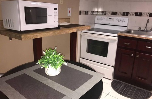 New Kingston Apartamento | Stylish Studio in Chelsea Manor