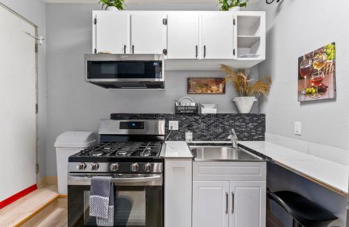 Airport Heights Community Council Casa | Stylish Studio Suite Near Downtown