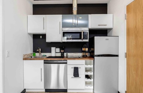 Danbury Apartamento | Stylish Studio with Kitchen, Central Danbury