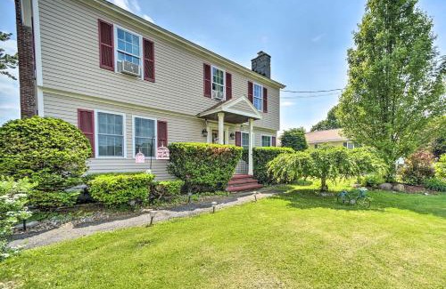 Johnstown Casa | Stylish Suburban Getaway, 10 Miles to Royal Mtn!
