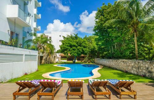 Centro de Cancún Apartamento | Stylish Three-Bedroom Condo w/Pool