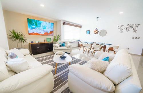 Centro de Cancún Apartamento | Stylish Three-Bedroom Condo w/Pool