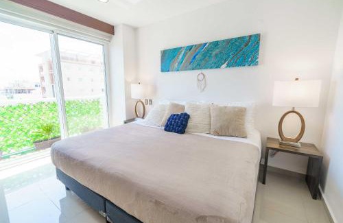 Centro de Cancún Apartamento | Stylish Three-Bedroom Condo w/Pool