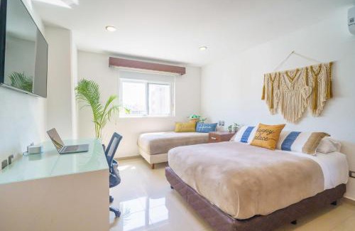 Centro de Cancún Apartamento | Stylish Three-Bedroom Condo w/Pool