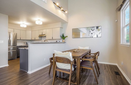 Barths Casa | Stylish Townhouse w/ Spa-like Décor!