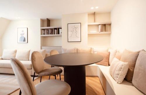 Quartier de la Place-Vendome Apartamento | Stylish Triplex with Amazing Terrace near Louvre