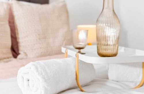 Cradley Heath Apartamento | Stylish Two Bedroom Apartment - Secure Parking - Fast Wifi 53C