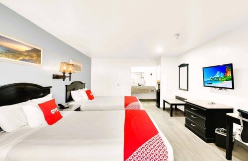Oakville Hotel | Stylish Unit Near Sowells BBQ – Free Parking, Pet Friendly & Pool Access