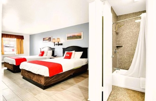 Oakville Hotel | Stylish Unit Near Sowells BBQ – Free Parking, Pet Friendly & Pool Access