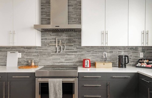 Atlantic Casa | Stylish Urban Retreat w/ Rooftop Deck
