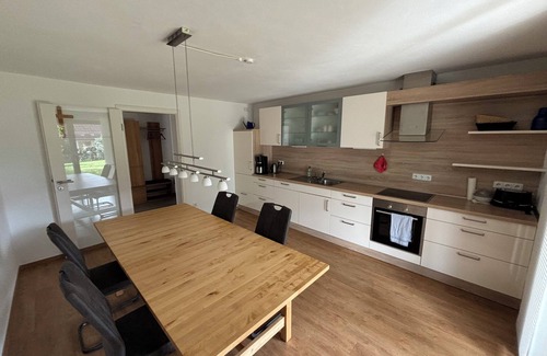 Wackersdorf Apartamento | Stylish vacation apartment (110sqm) with terrace and beautiful garden
