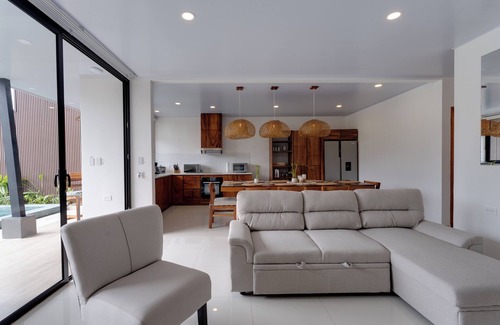 Barrio Pilo Villa | Brand new private villa, spectacular views, pool, jacuzzi, sun deck, BBQ, WiFi