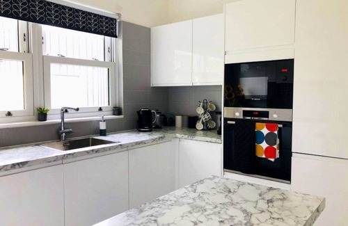 Dulwich Casa | ¡Impresionante casa de 3 dormitorios completamente nueva, decorada con estilo y con todas las comodidades modernas!
