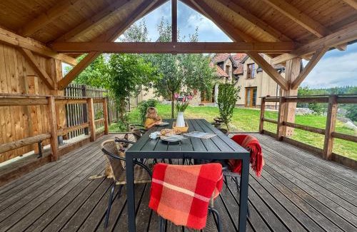 Varvazov Casa | Stylová Lodge s vlastním koupáním, krbem & Netflix