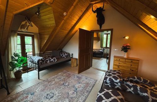 Varvazov Casa | Stylová Lodge s vlastním koupáním, krbem & Netflix