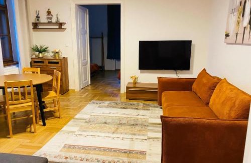 Hradec Kralove Apartamento | Stylový apartmán u Velkého náměstí 2, Wi-Fi, Netflix, vana